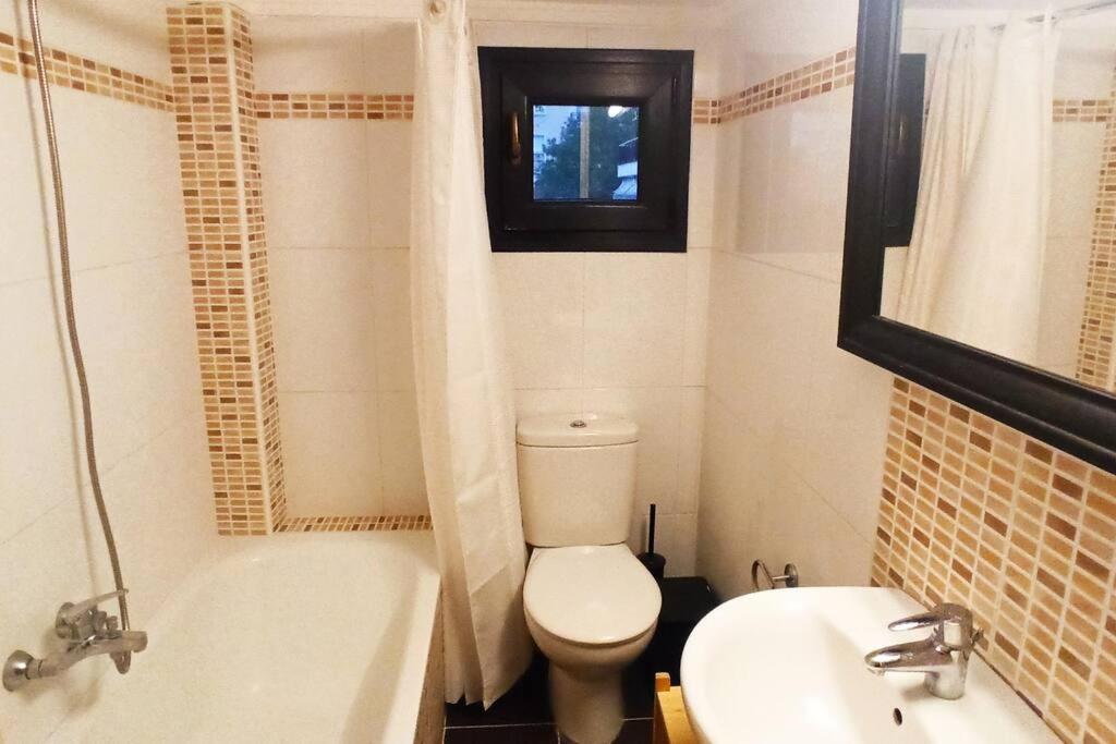 Grand Getaway 300mts From The Apartment *